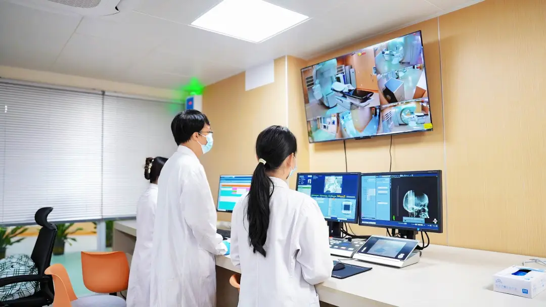 院内新闻|金沙洲医院第二台瓦里安 TrueBeam 直线加速器正式启用 华南肿瘤精准放疗迈入 “双引擎” 时代