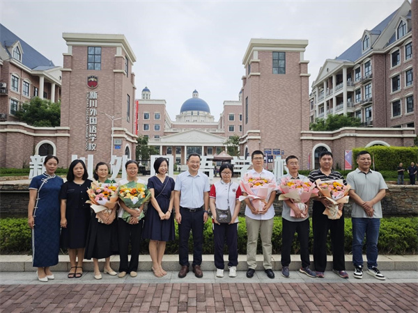 爱心反哺!我校学子拿到清华录取书,当天在母校设立励志奖学金! 爱心反哺!我校学子拿到清华录取书,当天在母校设立励志奖学金!