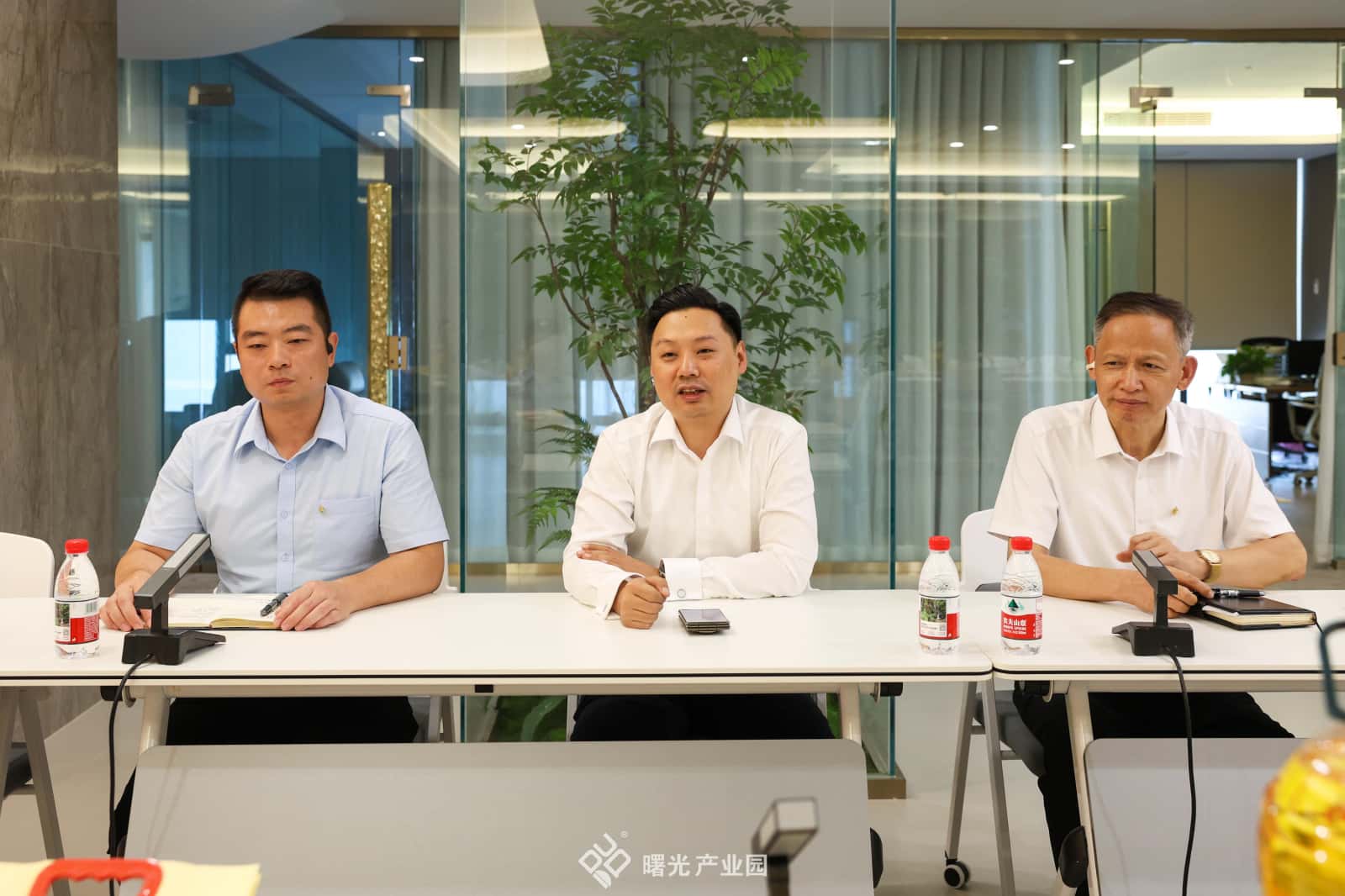 永葆军人本色 共绘曙光蓝图 —曙光产业园开展退伍军人学习慰问会 永葆军人本色 共绘曙光蓝图 —曙光产业园开展退伍军人学习慰问会