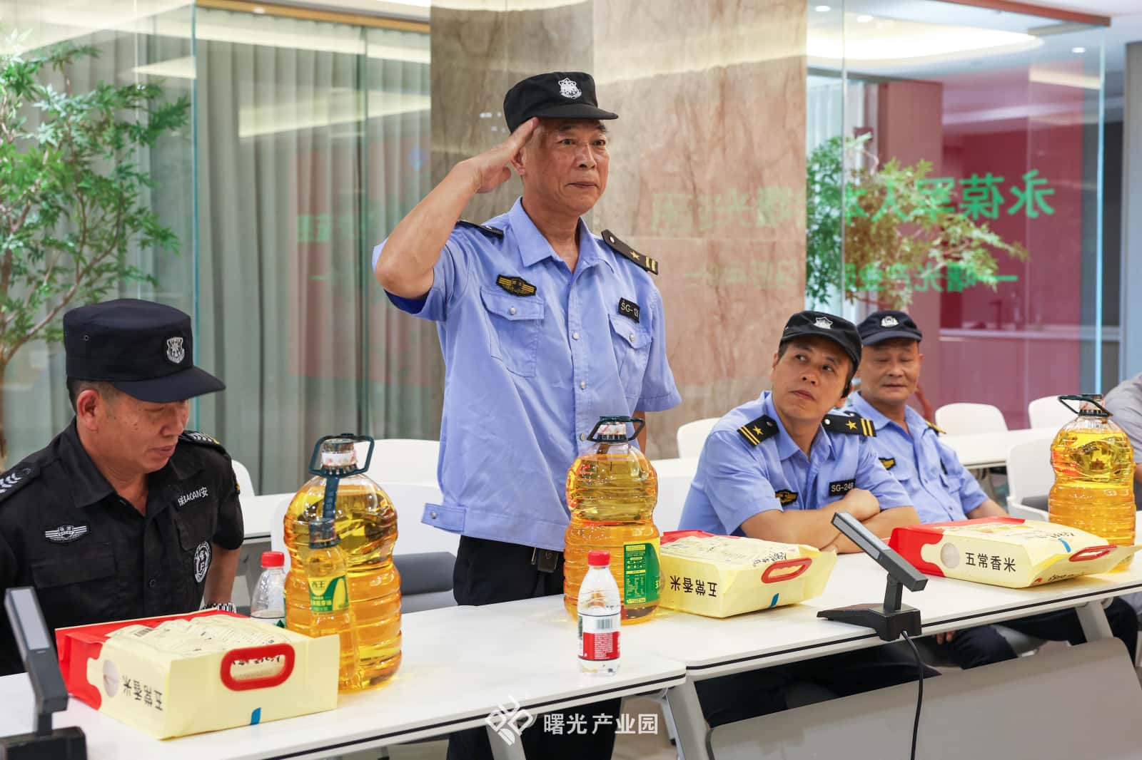 永葆军人本色 共绘曙光蓝图 —曙光产业园开展退伍军人学习慰问会 永葆军人本色 共绘曙光蓝图 —曙光产业园开展退伍军人学习慰问会