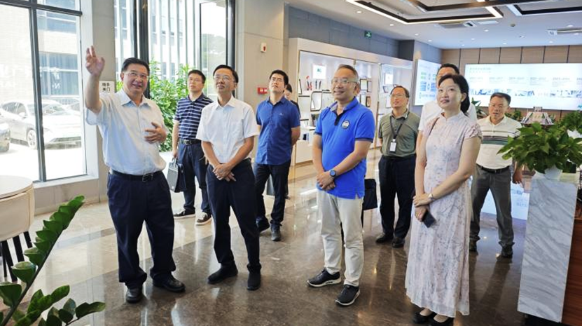 广州市政协副主席、九三学社广州市委主委王桂林调研新济药业 共商生物医药创新发展