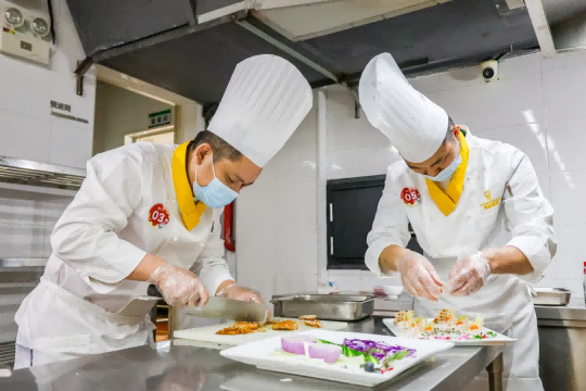 厨类拔萃,谁是鼎厨——2025年度鼎禾盛饮食华中运营中心厨艺大赛圆满举行! 厨类拔萃,谁是鼎厨——2025年度鼎禾盛饮食华中运营中心厨艺大赛圆满举行!