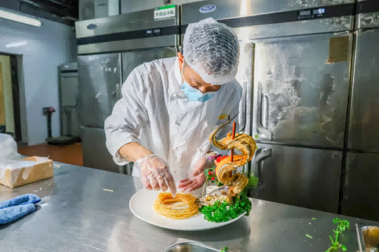 厨类拔萃,谁是鼎厨——2025年度鼎禾盛饮食华中运营中心厨艺大赛圆满举行! 厨类拔萃,谁是鼎厨——2025年度鼎禾盛饮食华中运营中心厨艺大赛圆满举行!