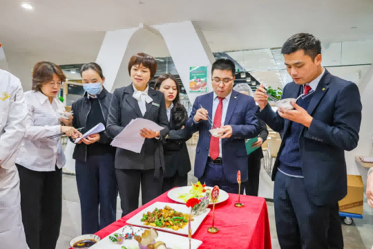 厨类拔萃,谁是鼎厨——2025年度鼎禾盛饮食华中运营中心厨艺大赛圆满举行! 厨类拔萃,谁是鼎厨——2025年度鼎禾盛饮食华中运营中心厨艺大赛圆满举行!